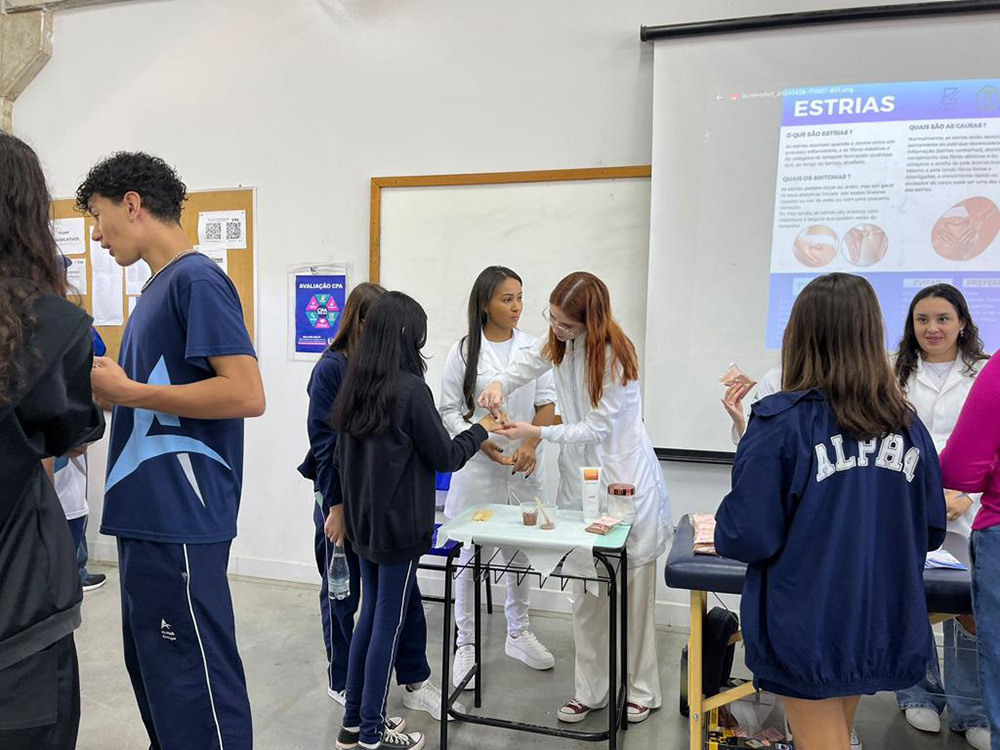 Evento do Colégio Alpha reúne pais, alunos e universitários em uma manhã pela saúde